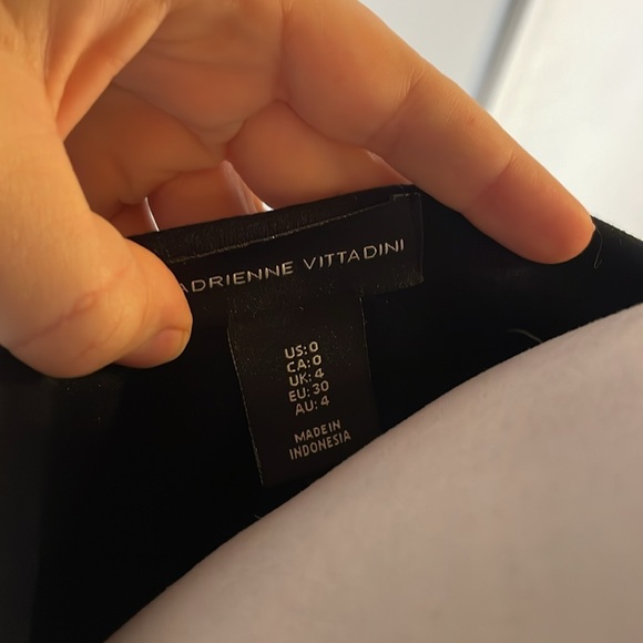 [Adrienne Vittadini] Black Stretchy Basic Dress - Size 0 - Picture 3 of 4